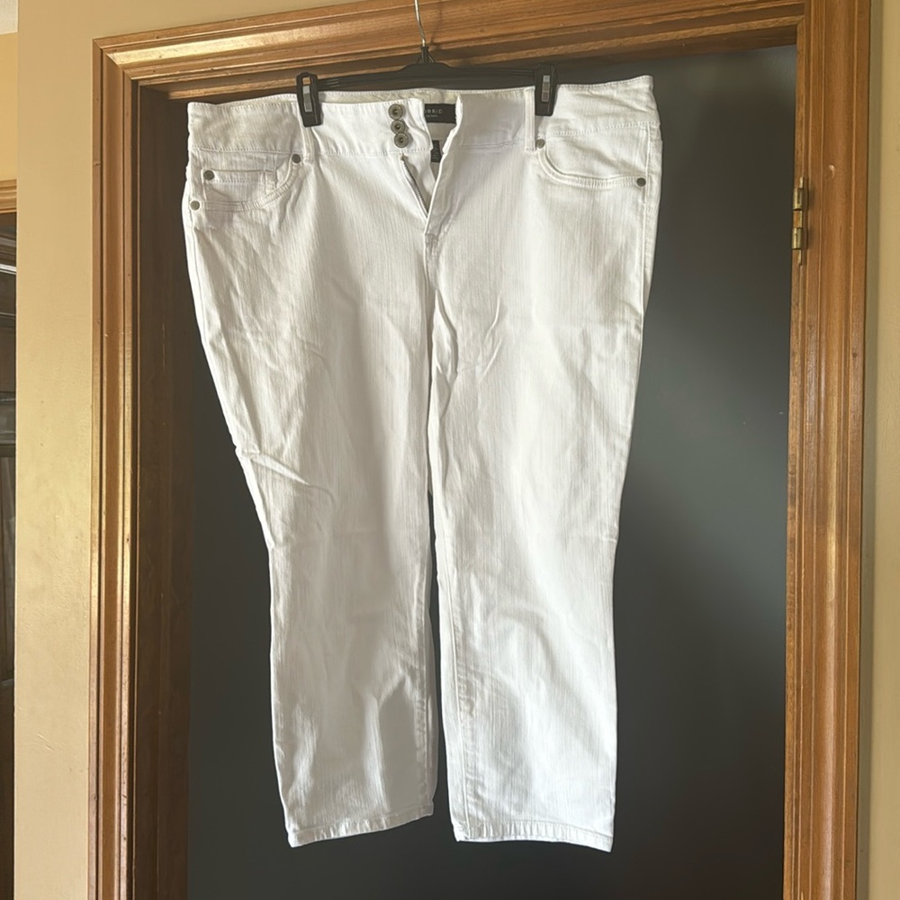 Torrid white jean capri
